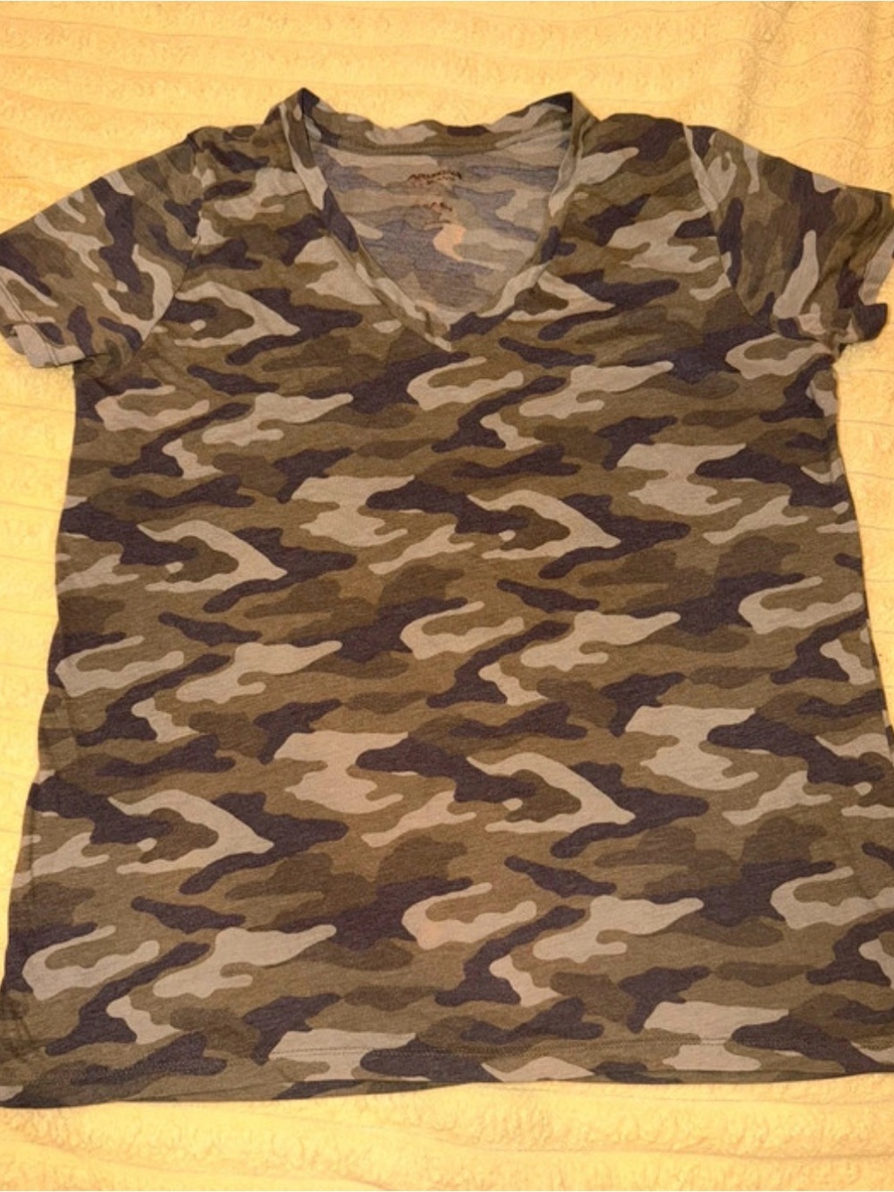 Women’s V-Neck Camo Tee in Olive Green Arizona XXL 2X